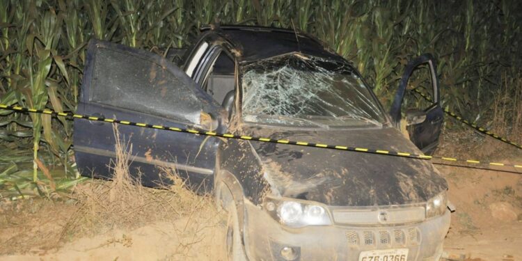 Homem morre depois de capotar carro na zona rural de Três Pontas