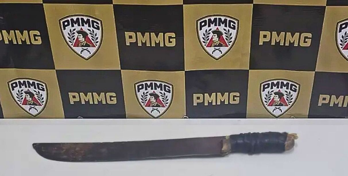 "Facão apreendido pela PM de Varginha após uso de Taser em abordagem no bairro Sion"