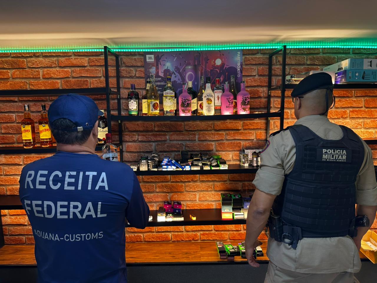 Receita Federal e Polícia Militar fazem operação de combate ao contrabando