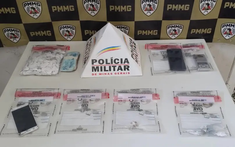 Polícia Militar encontra mais de 100 papelotes de cocaína em Varginha