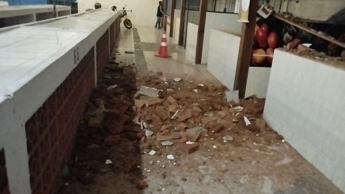 "acidente causa buraco no mercado produtor de varginha"